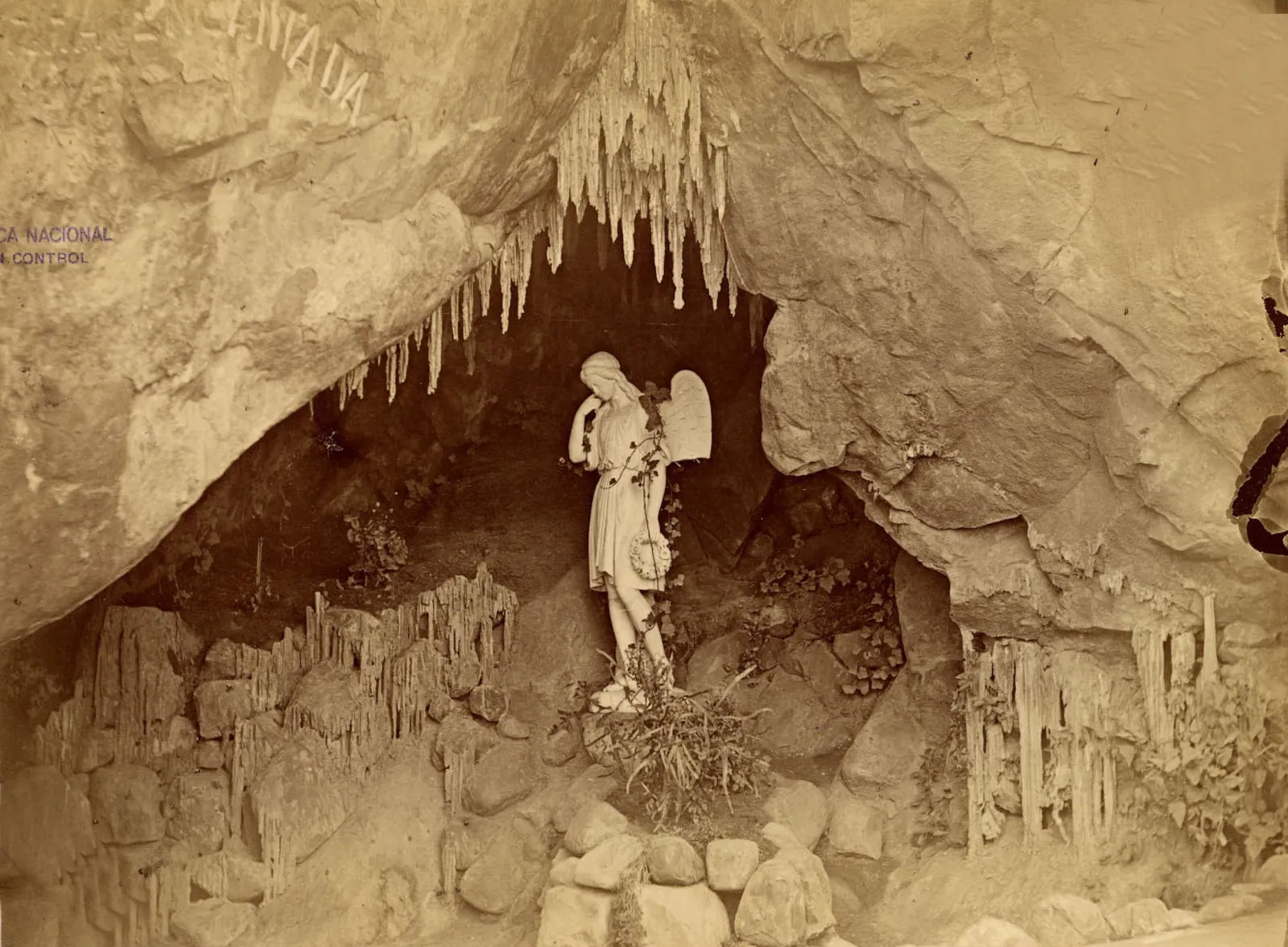 Gruta de la Cimarra, Cerro Santa Lucía, 1874