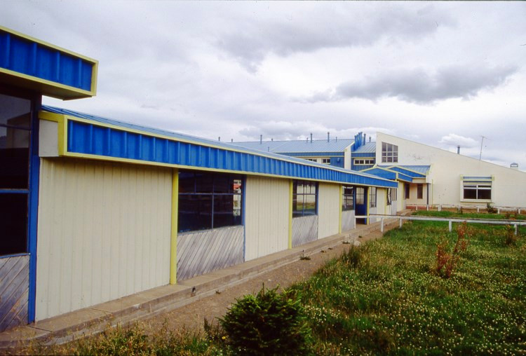 Exterior de la Escuela Rural Valle Simpson, 1955