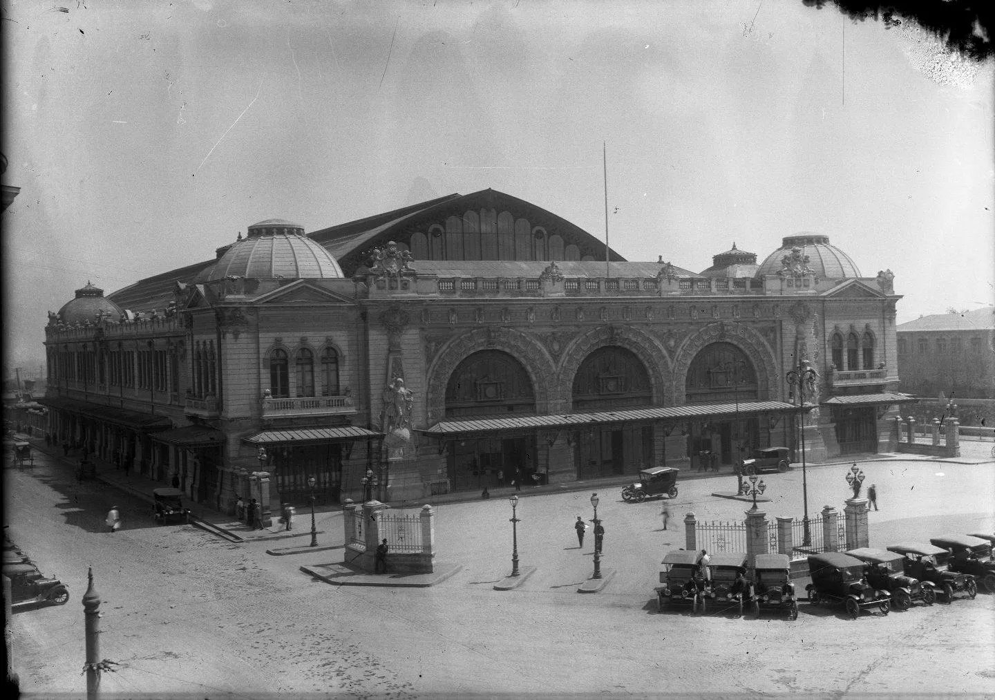 Vista frontal a Estación Mapocho