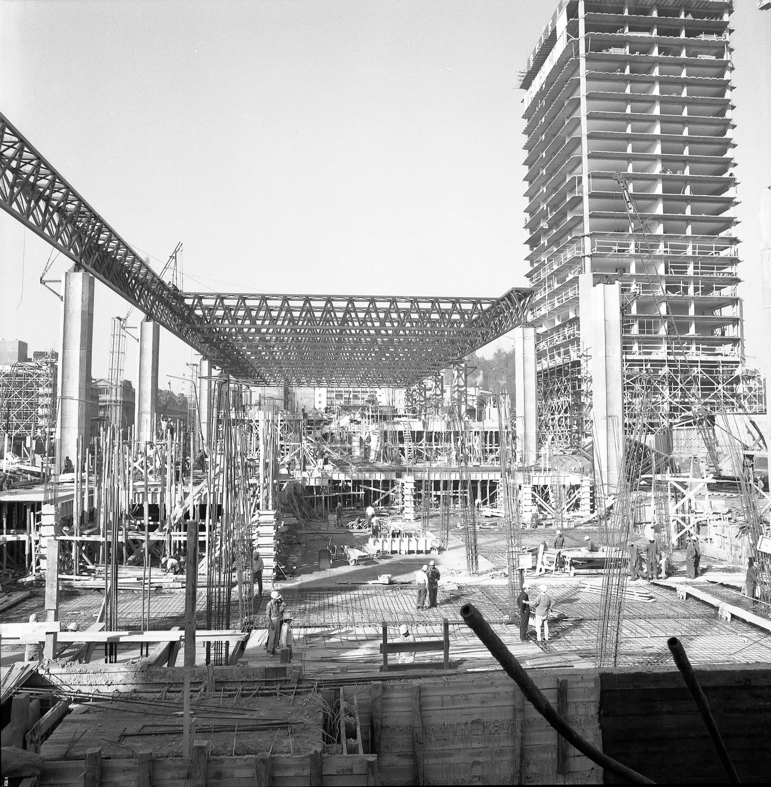 Construcción Edificio Unctad III-Gabriela Mistral-CAP-Maestranza Cerrillos en 1971