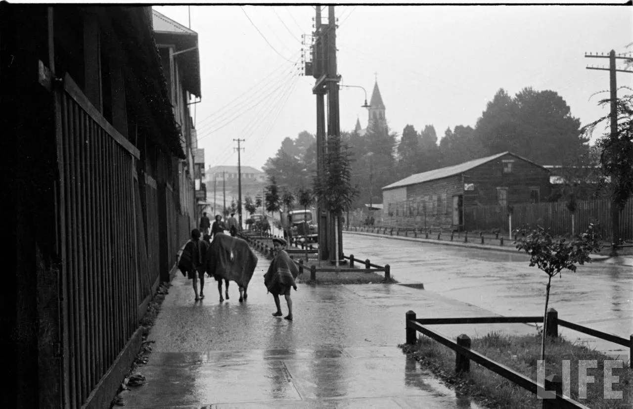 Niños de la calle en Puerto Varas, 1950