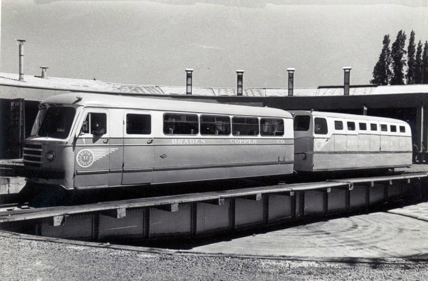 Automotores en casa de maquinas de Rancagua, ca. 1940