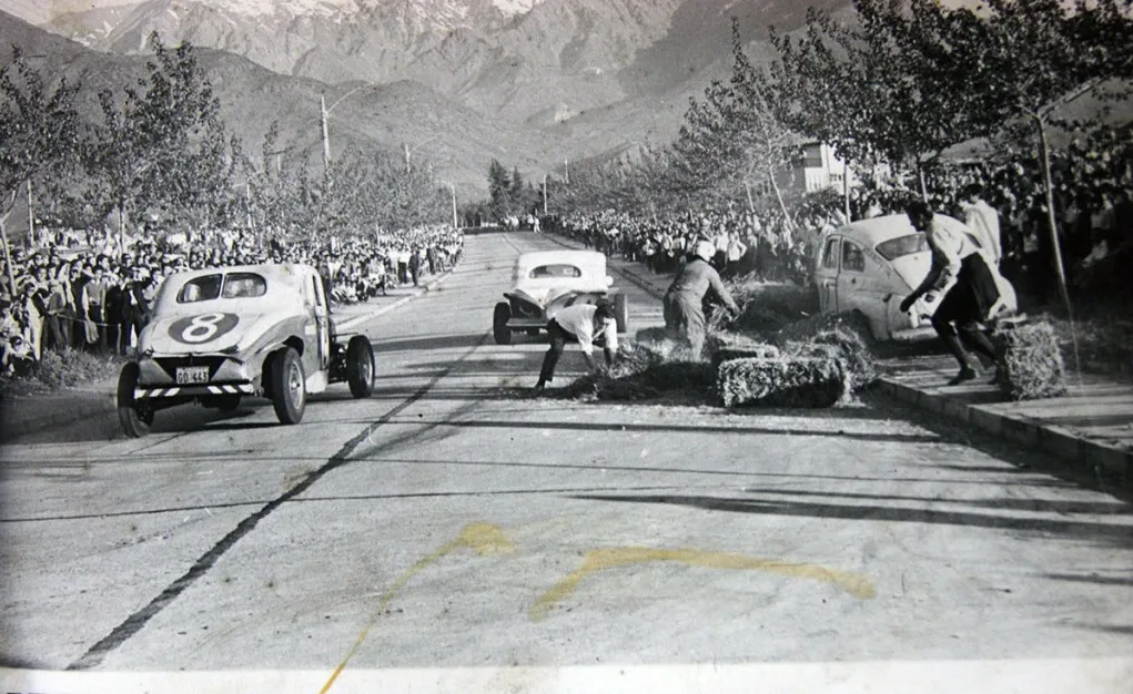 Carrera de autos en Los Domínicos, 1966