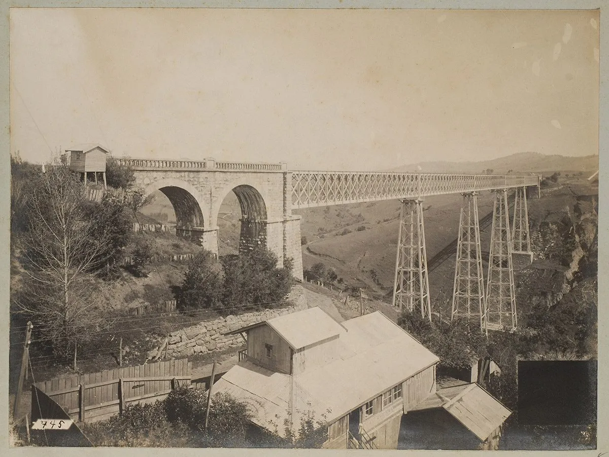 Viaducto del Malleco desde Molino "El Globo". Collipulli. Década de 1890