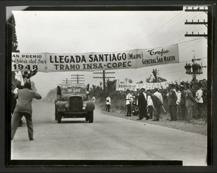 Llegada a Santiago de la penúltima etapa del Gran Premio América del Sur, sector Maipú, diciembre de 1948.