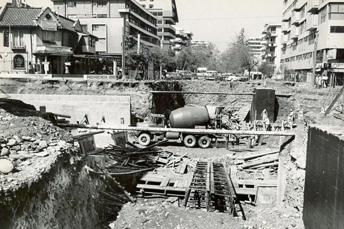Acceso a metro Tobalaba en 1978