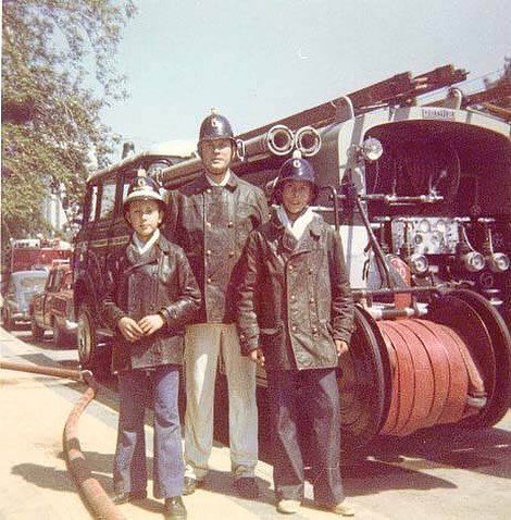 Familia Leiva junto carro Bomba, 1990