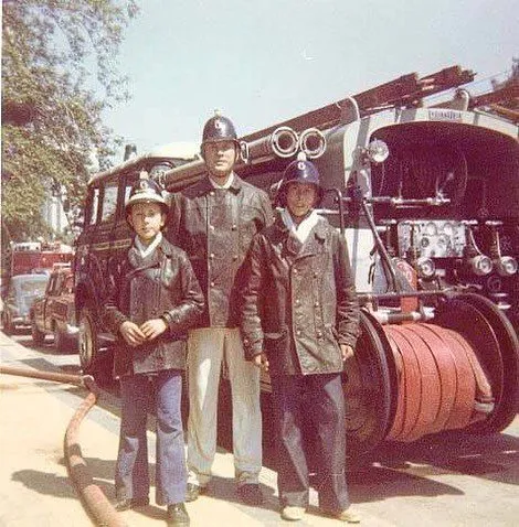Familia Leiva junto carro Bomba, 1990