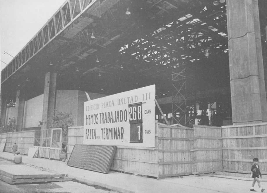Exterior del edificio UNCTAD III el 24 de marzo de 1972