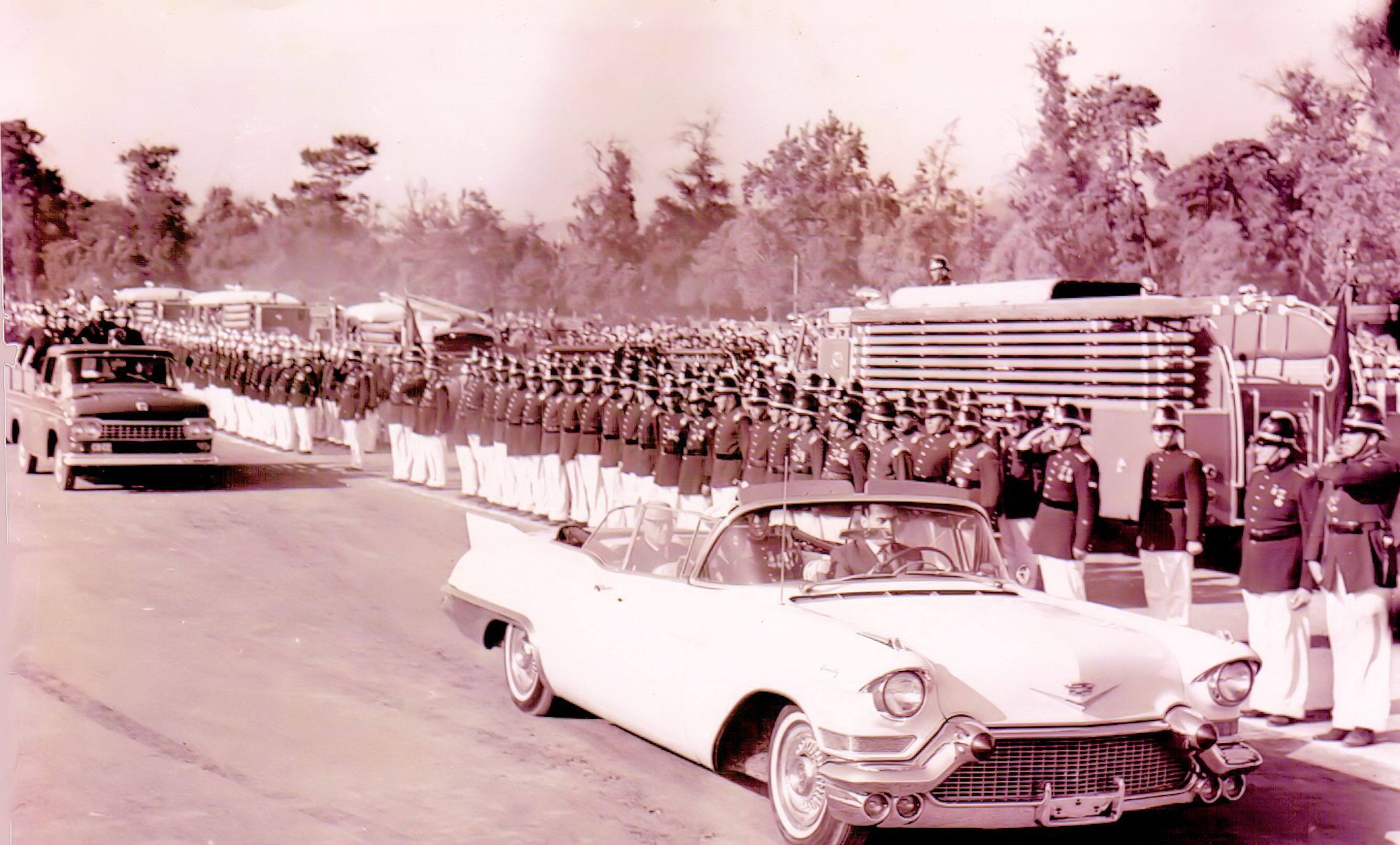 Pdte Alessandri en ejercicio Bomberos Santiago, 1960