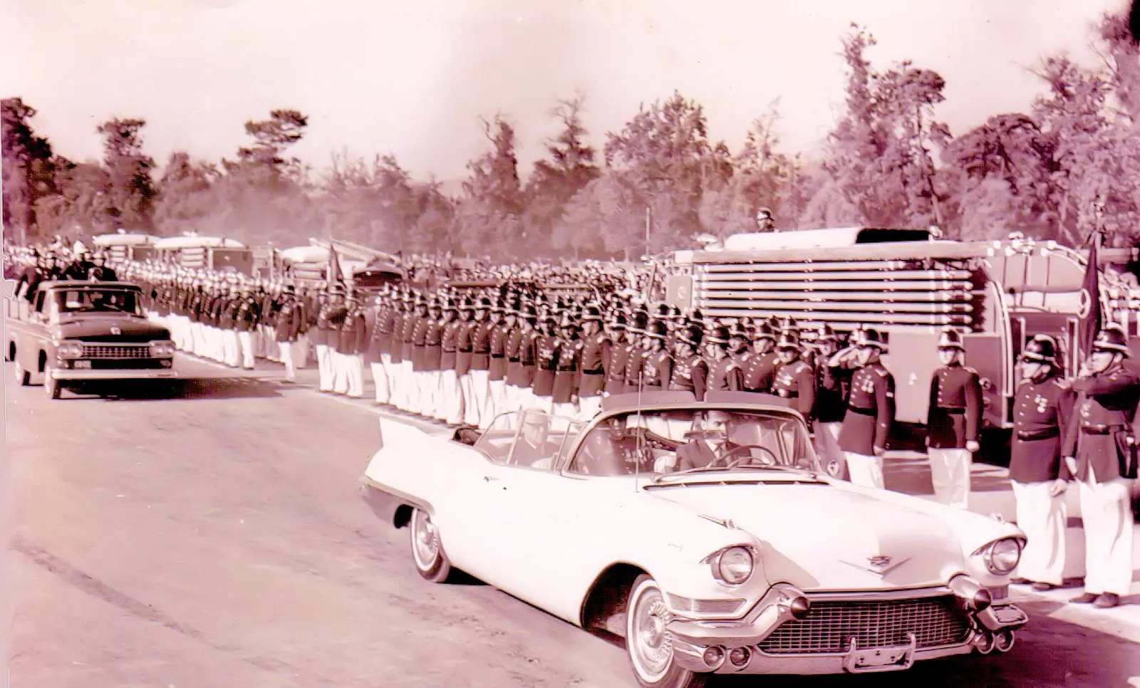 Pdte Alessandri en ejercicio Bomberos Santiago, 1960