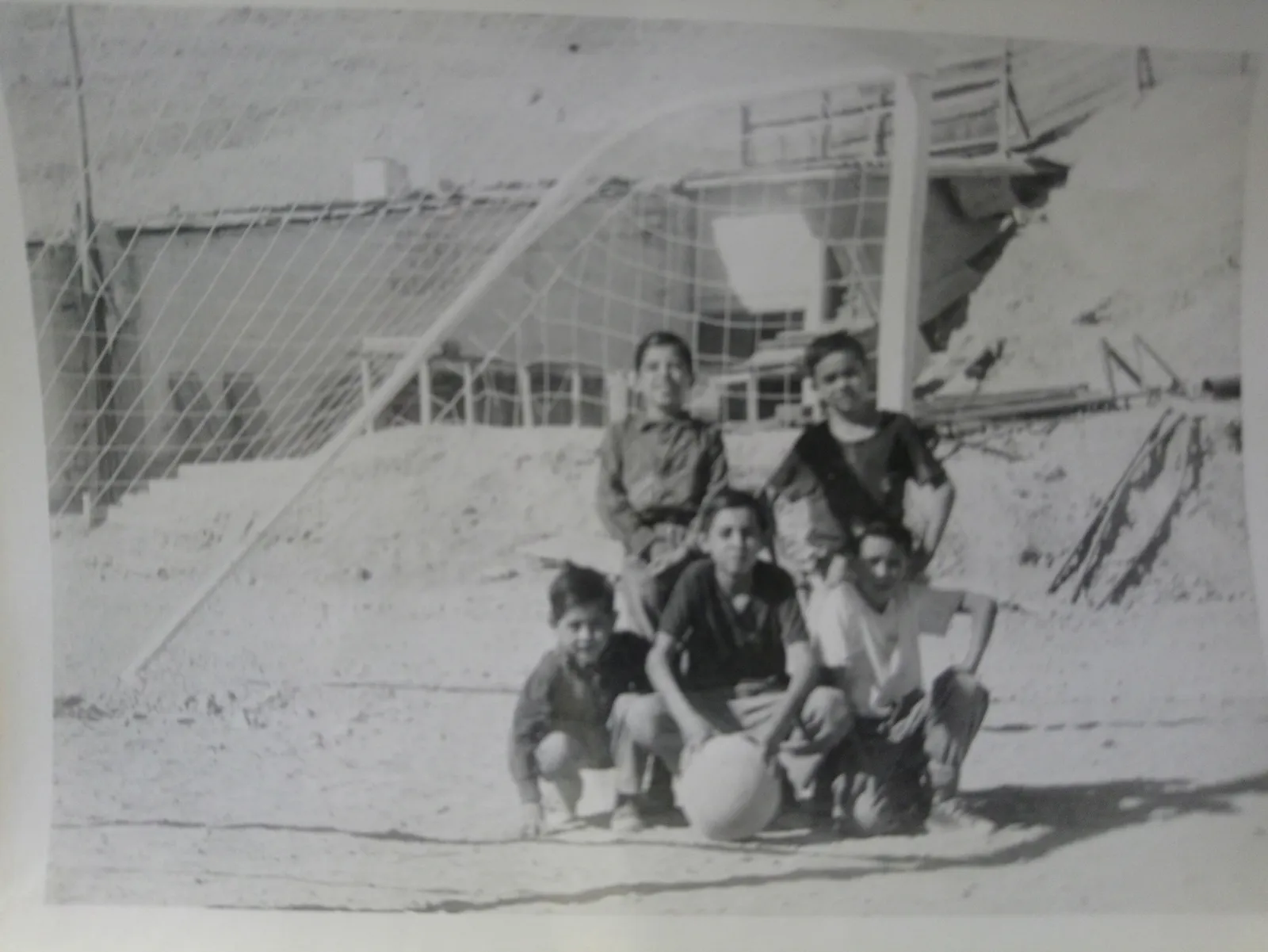 Jugadores de Fútbol, Mina Disputada de Las Condes, 1968