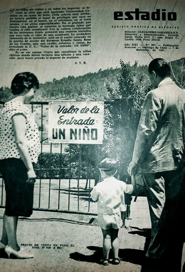 Incentivo del club Universidad Católica puesto en la entrada del estadio Santa Rosa de Las Condes (1961)