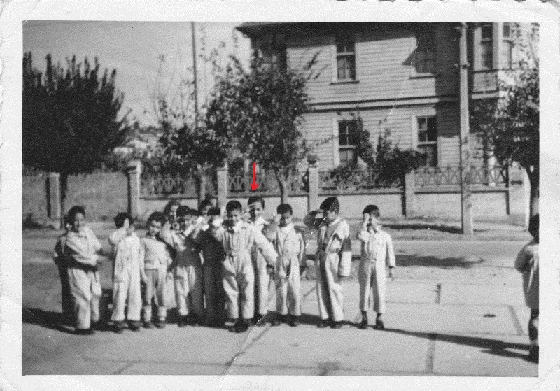 Jugando en la plaza, 1964