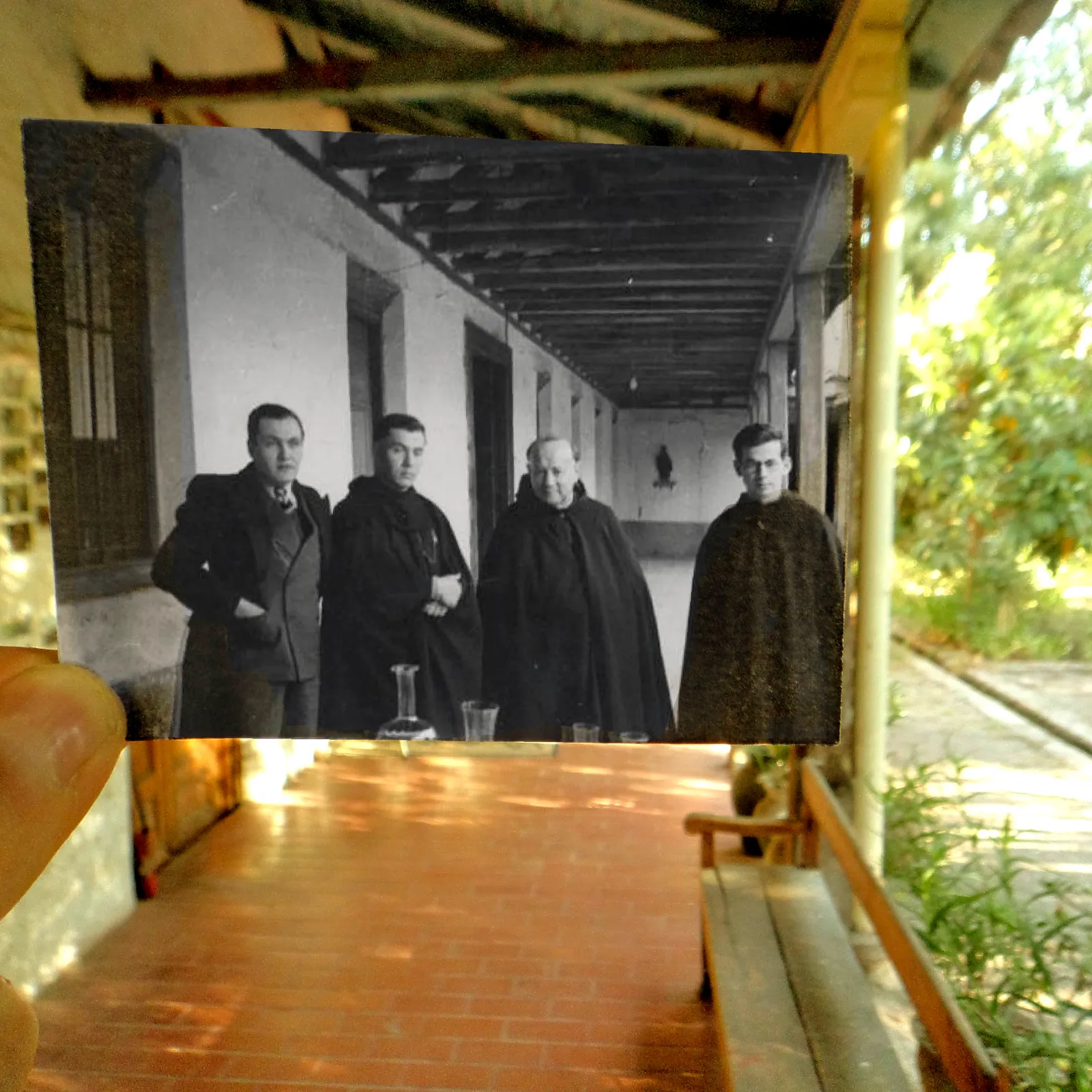 Franciscanos en los corredores del Convento San Francisco de Curimón, 1920