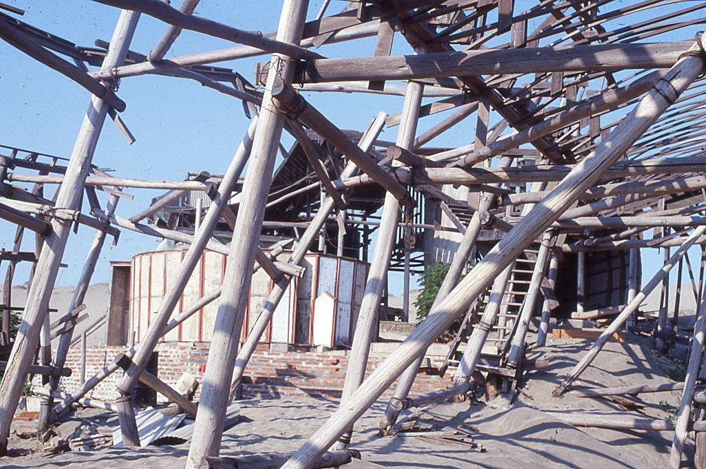 Construcción cerca dunas de Concón, 1982