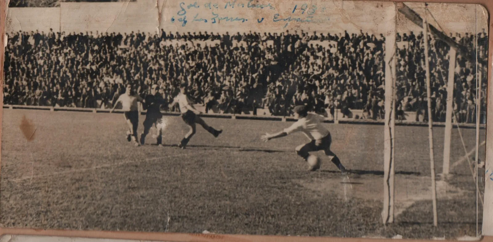 Gol Julio "Chincol" Martínez, club deportivo "Las Zorras", Valparaíso, 1937