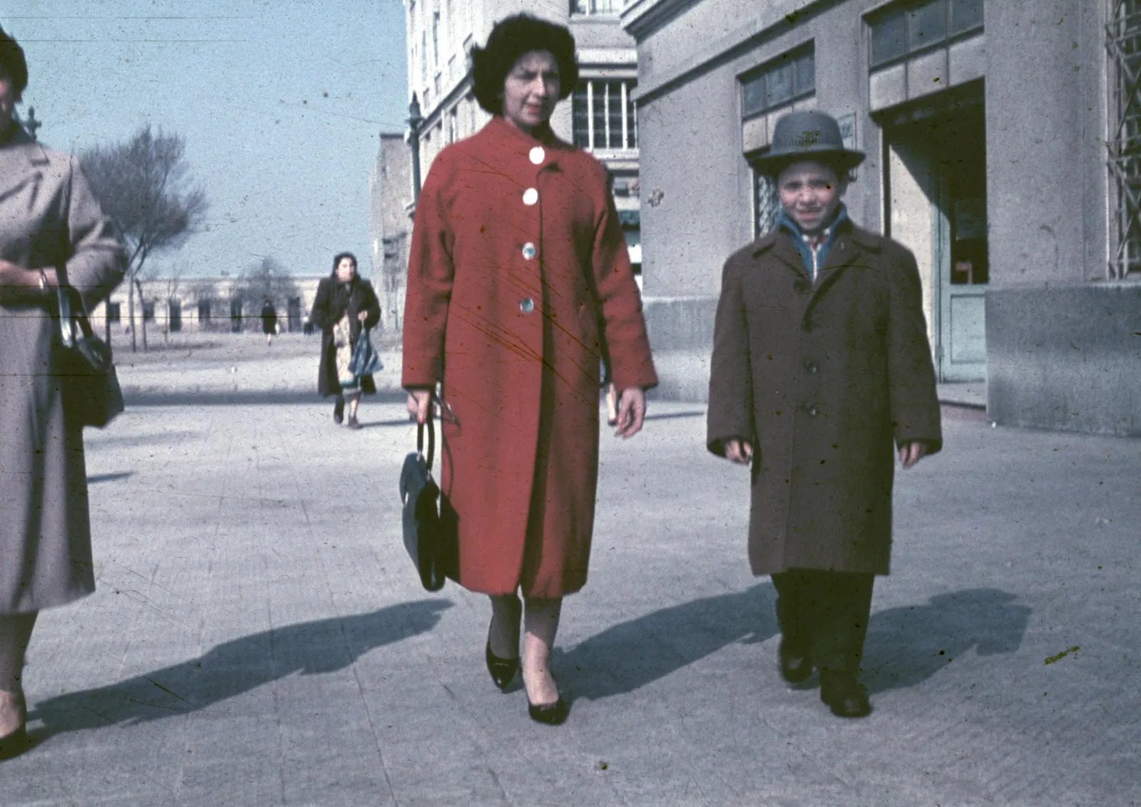 Caminando por el ahora Paseo Bulnes, 1959