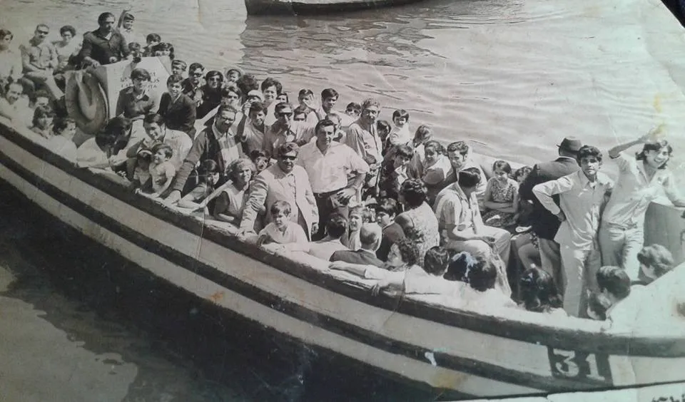 Paseo en lancha por la bahia de Valparaiso, 1973