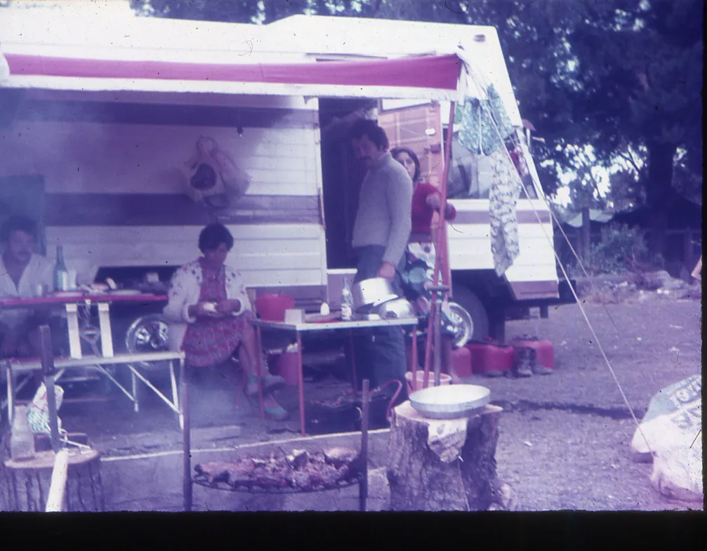 Verano en casa rodante a orillas del Caburgua, 1975
