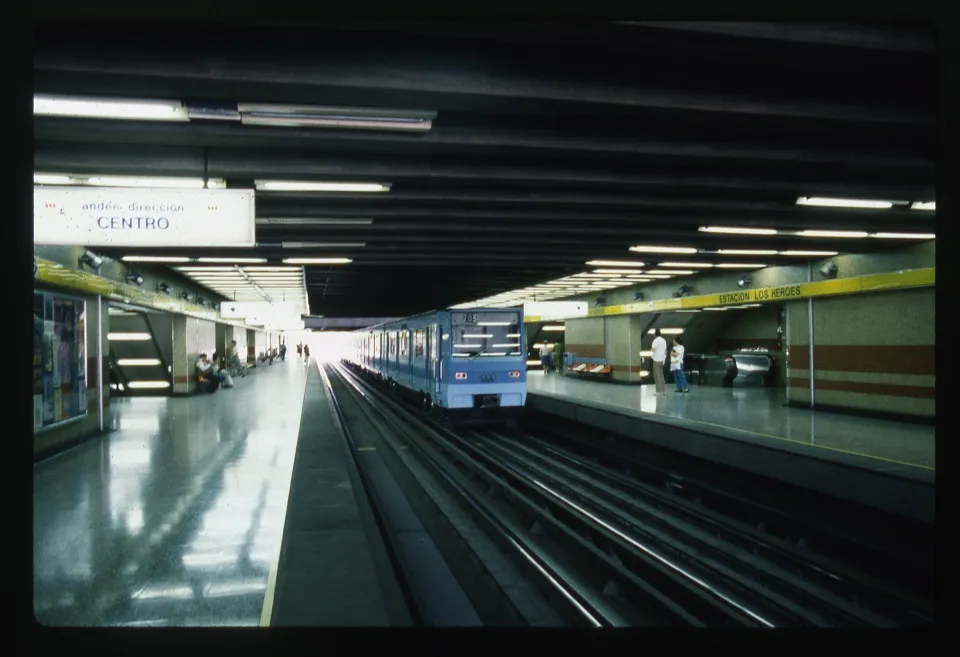Estación Los Héroes de la Línea 2 del Metro de Santiago, 1978