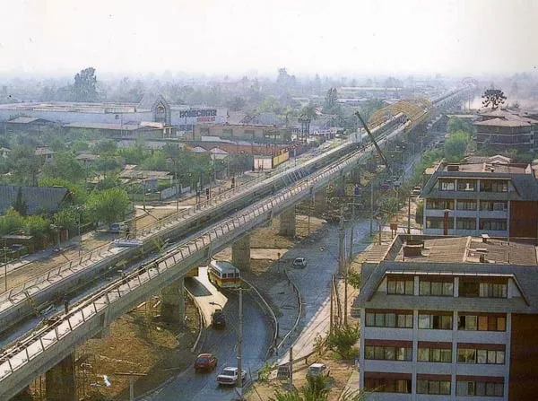 Viaducto de Línea 5 del metro en obras, 1996