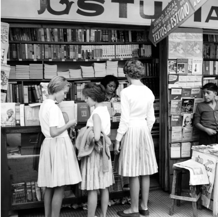 Comprando libros, 1960