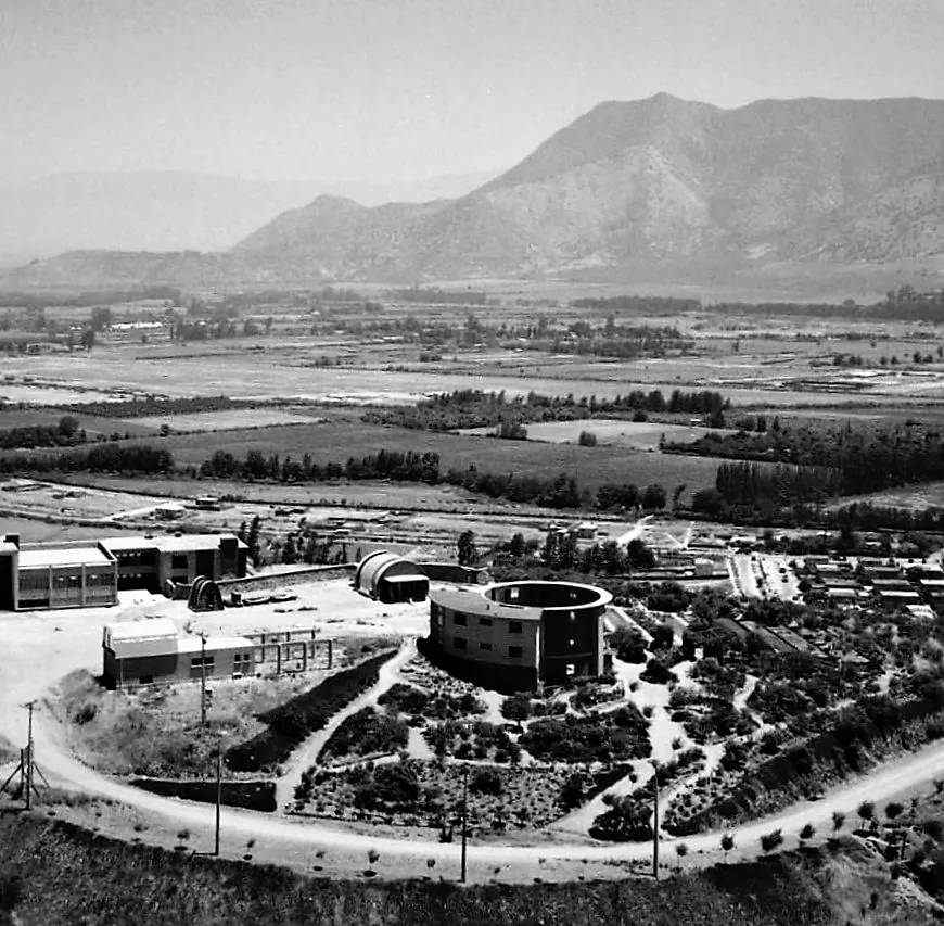 Construcción Observatorio Cerro Calán. Año c. 1960.