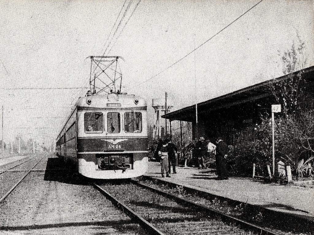 Tren AM24 en estación Hospital, 1965