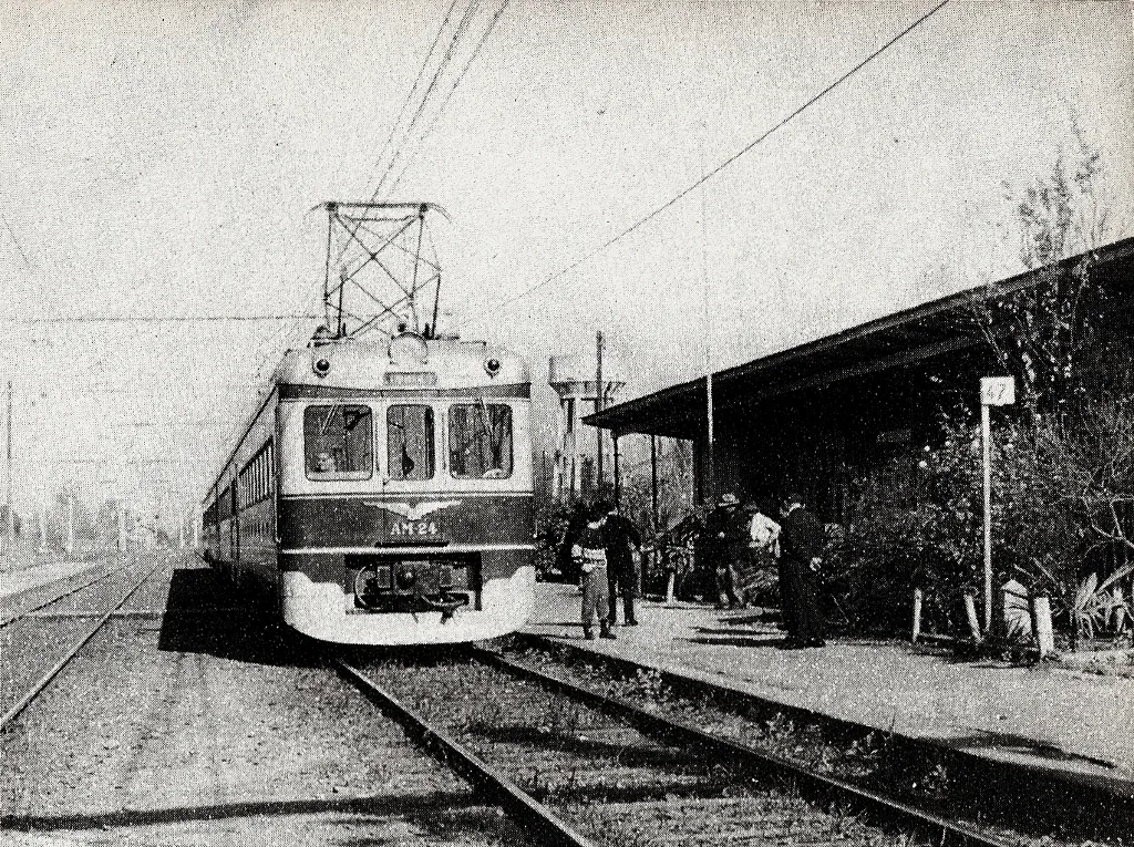 Tren AM24 en estación Hospital, 1965