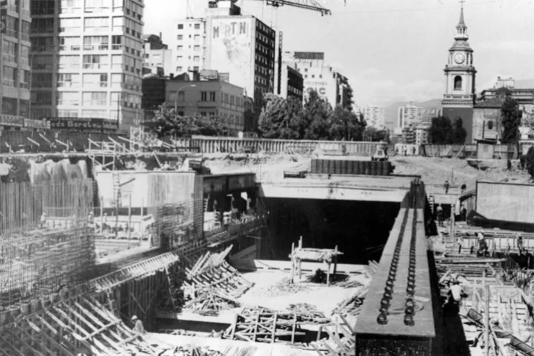 Obras del metro de Santiago en sector calle Ahumada, 1972
