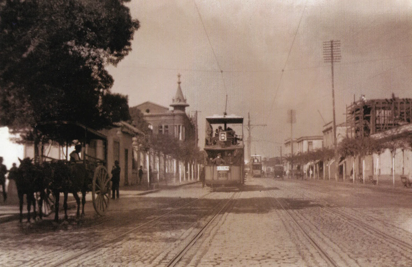 Avenida Independencia en la década de 1920