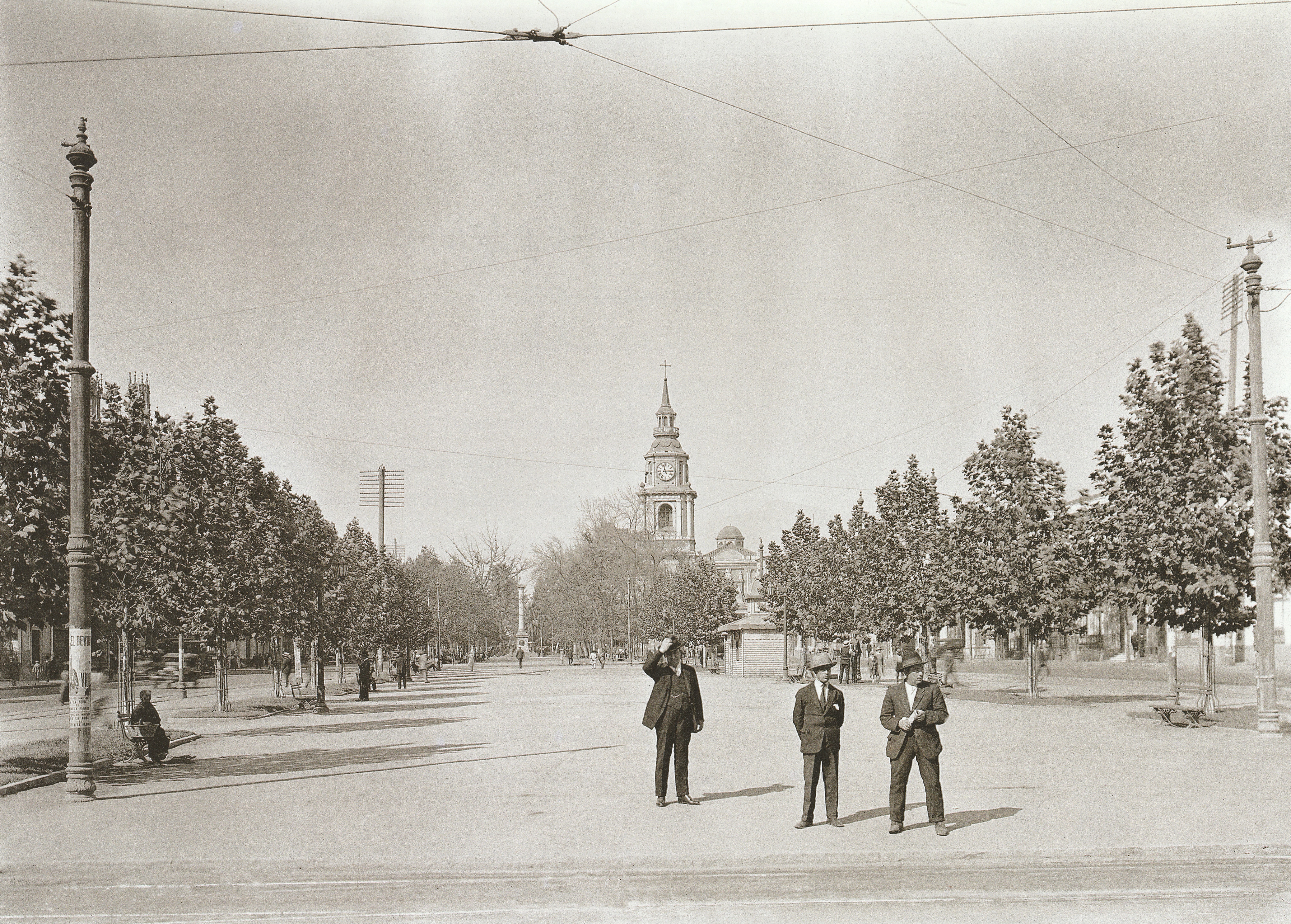 Alameda e Iglesia San Francisco en 1927