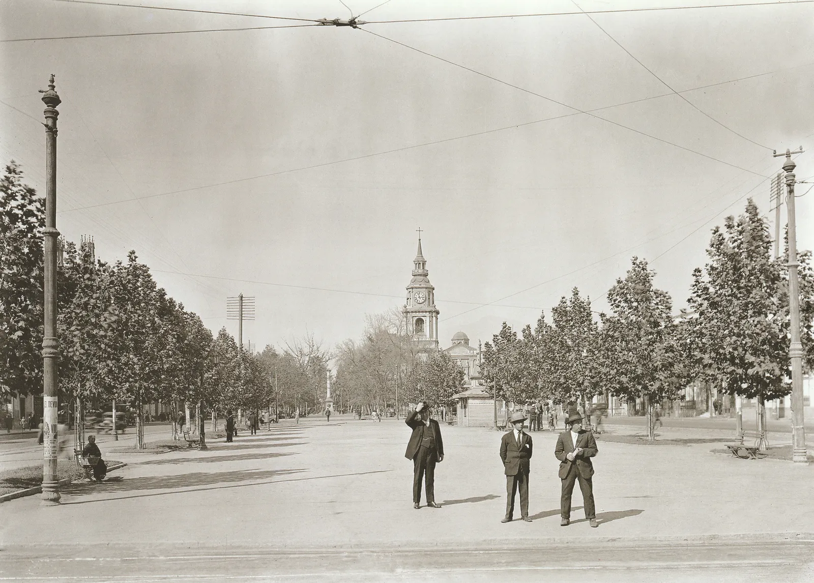 Alameda e Iglesia San Francisco en 1927
