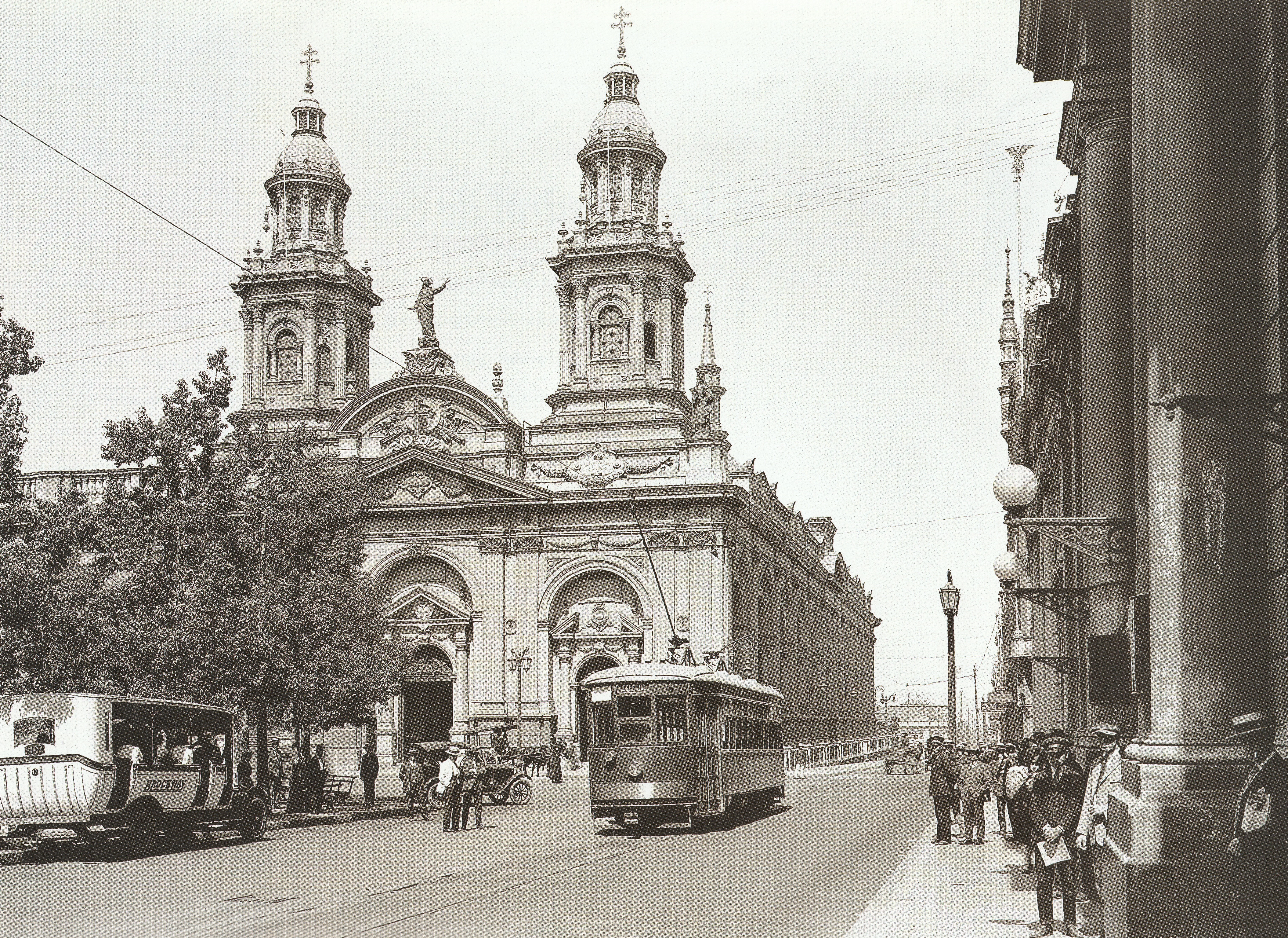 Catedral de Santiago en la década de 1920.
