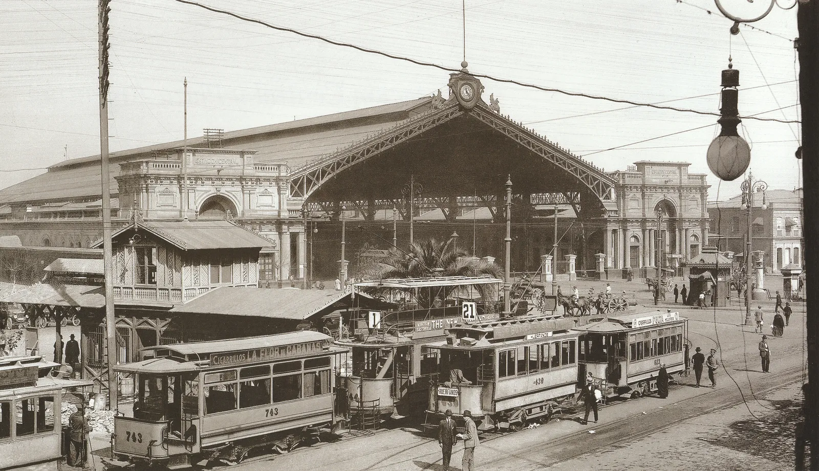 Estación Central y Plaza Argentina en 1920