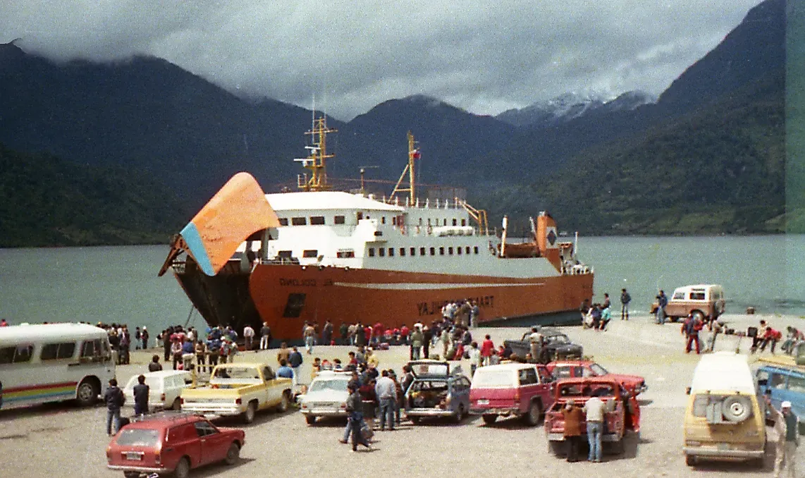 Transbordador "El Colono", Pto. Chacabuco, Aisén, 1988