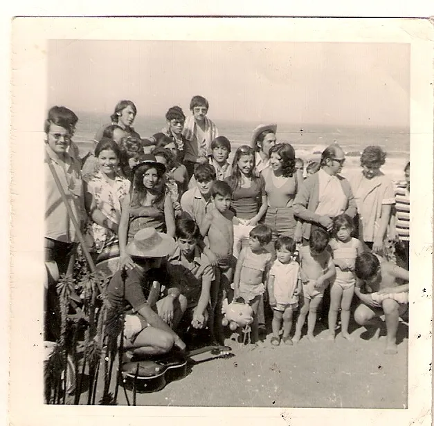 Población Villa Sur, paseo de vecinos del barrio a la playa, 1970