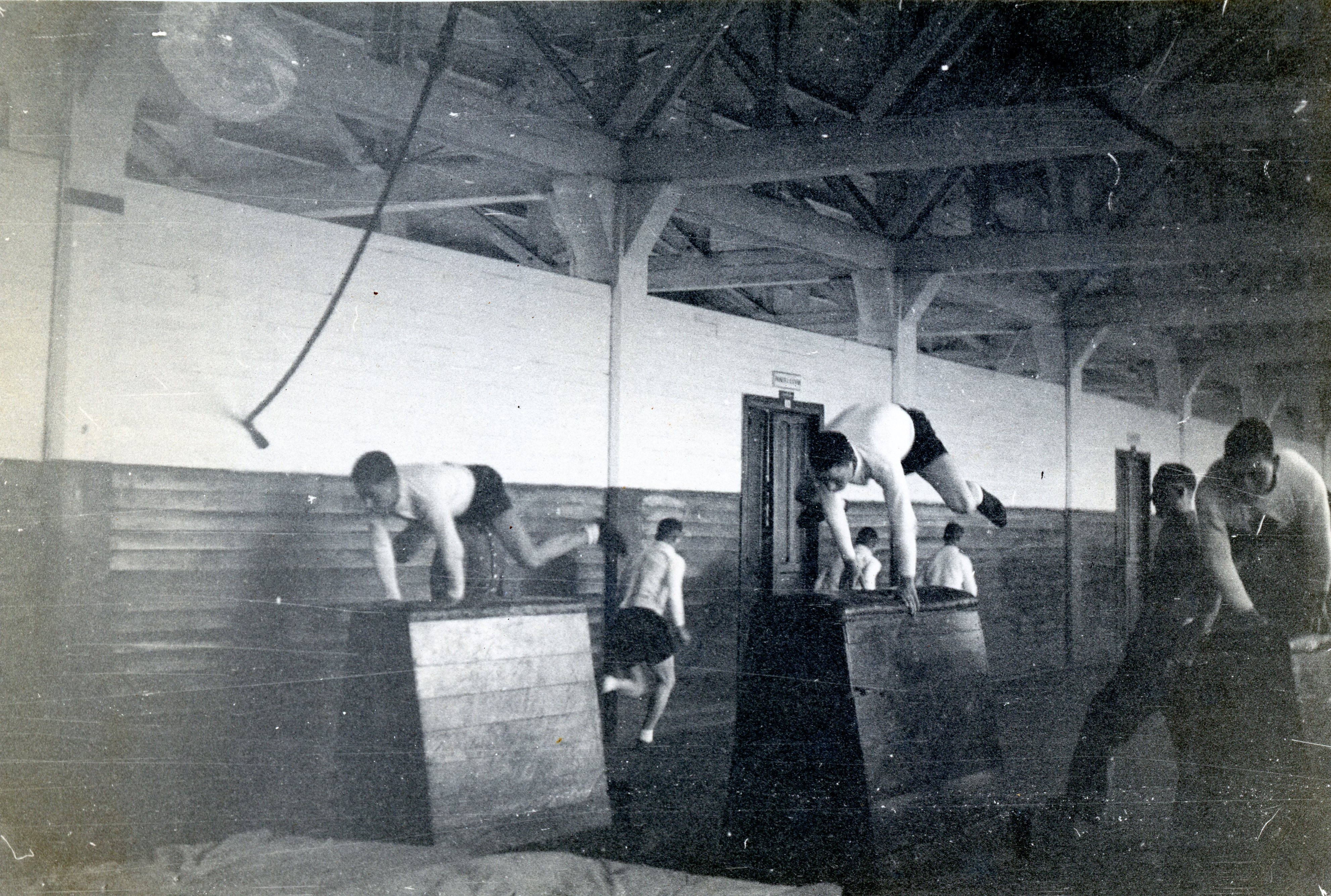 Revista de gimnasia, 1947