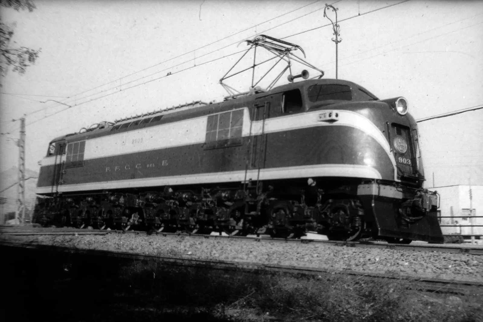 Locomotora eléctrica Serpiente de Oro en 1950