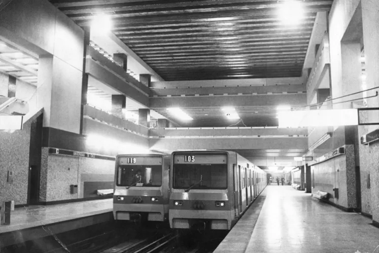 Prueba de trenes en estación Universidad de Chile, 1975