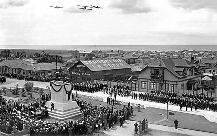 Inauguración Monumento a Bulnes en Punta Arenas, 1938