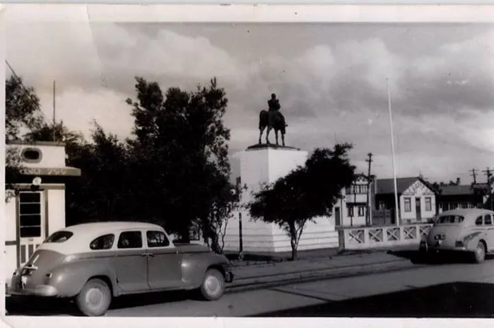 Monumento a Bulnes en Pta Arenas a mediados de los ´50