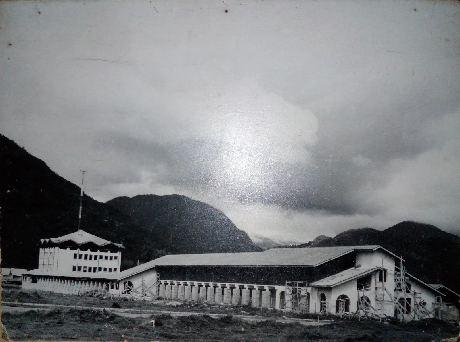 Edificio de servicios públicos de Ribera Sur en Puerto Aysén, 1971