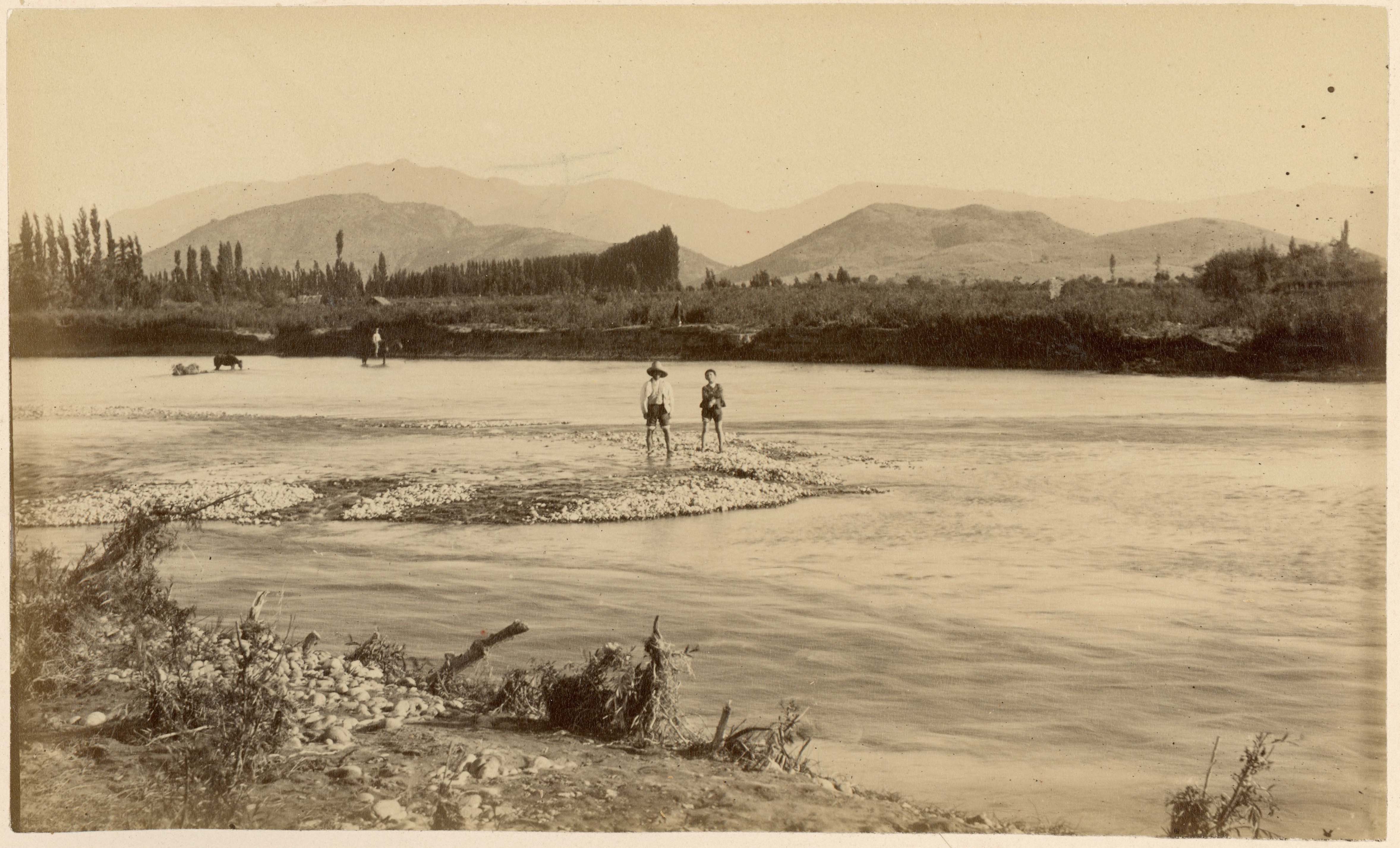 Personas en un río, zona central, 1888