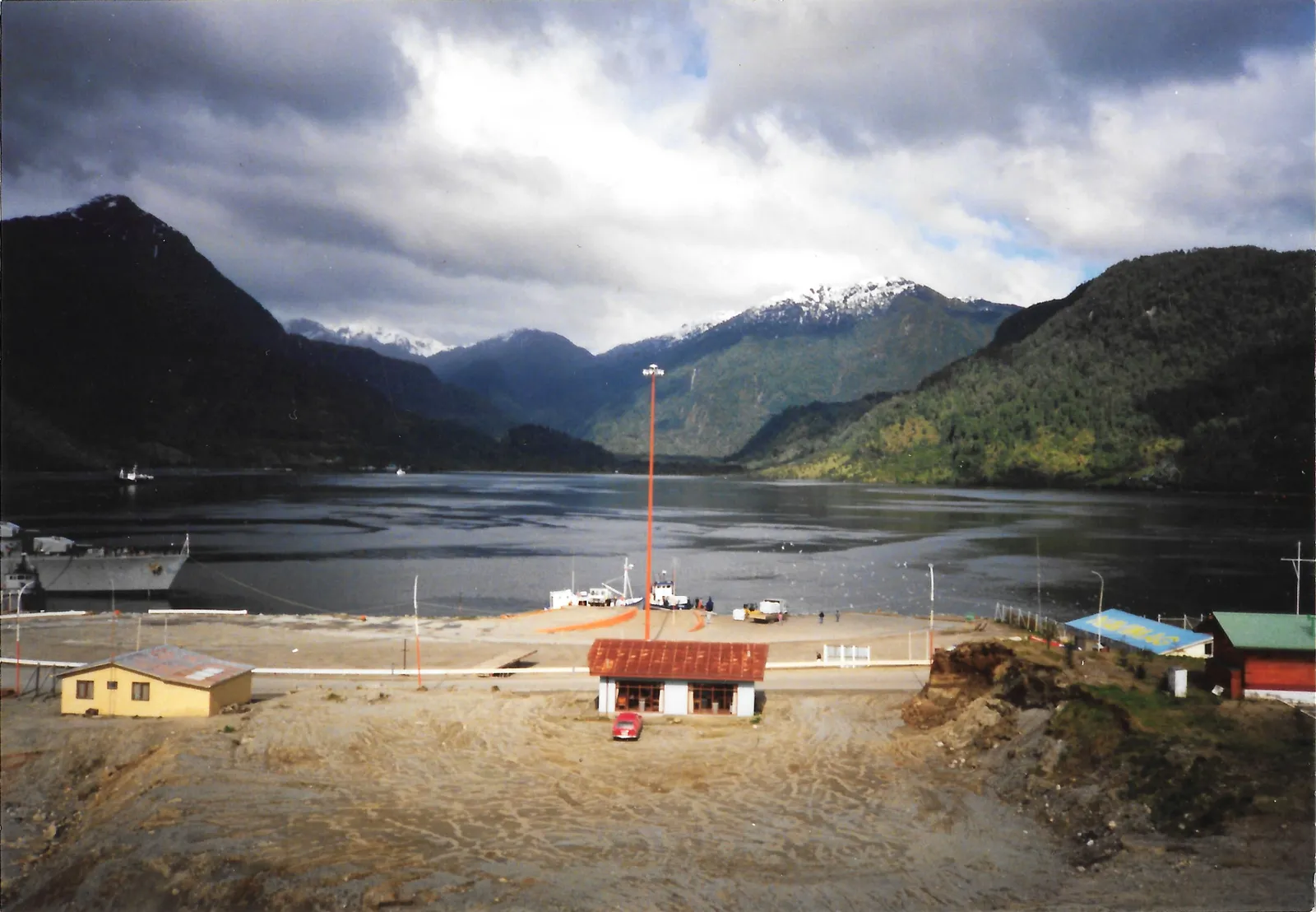 Terminal transbordadores de Puerto Chacabuco en 1992