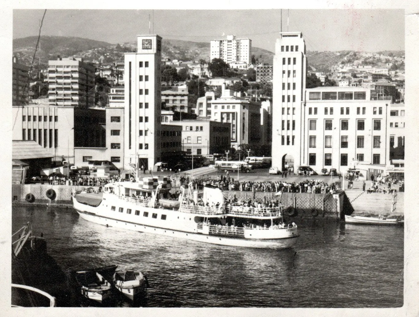 Barco de pasajeros "Argonauta" en Valparaíso, 1968