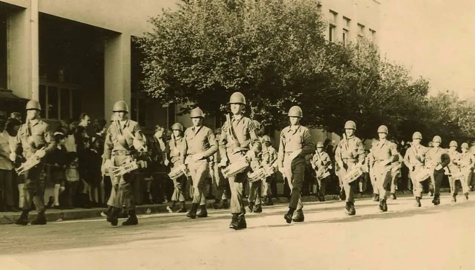 Desfile Glorias del Ejército en Cauquenes, 1975