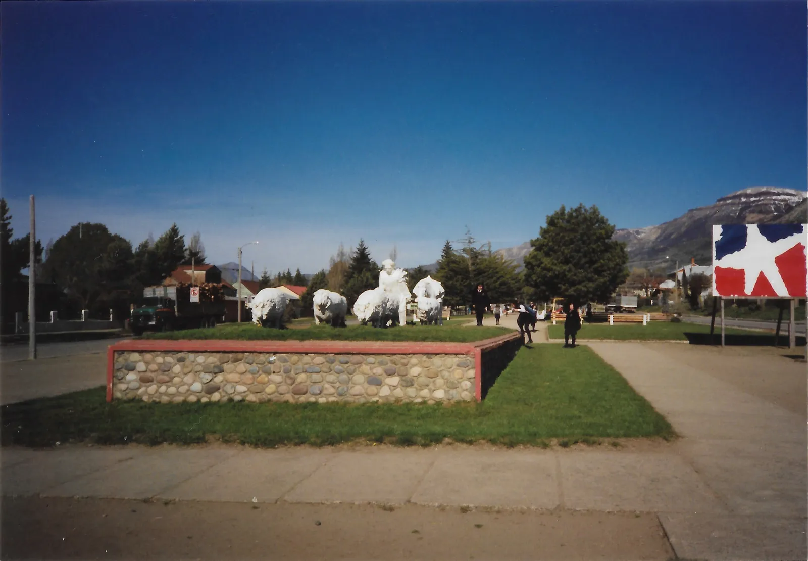 Monumento al ovejero, Coyhaique en 1995