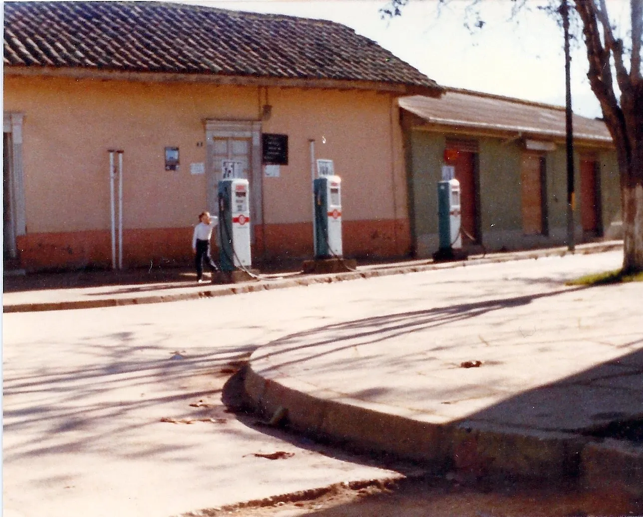 Gasolinera de Licantén en 1975